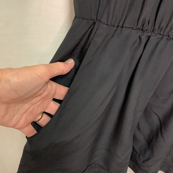 Karina Grimaldi Black Silk Surplice Wrap Front Sleeveless Cuffed Romper Size S - Picture 7 of 16